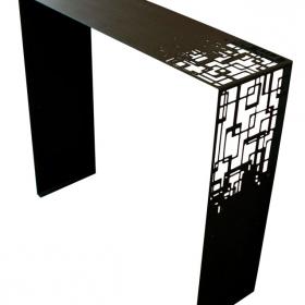 Console en acier ajouré noir