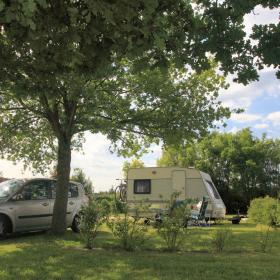 emplacement de camping caravane,camping-car ou tente