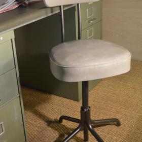 Chaise d’atelier 1068